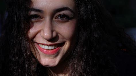 Esra Koculu .